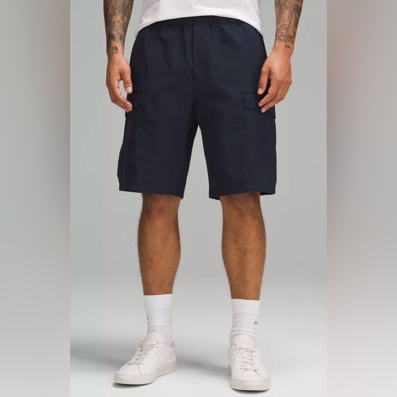 Lululemon VersaTwill Cargo Pocket Short in True Navy - Picture 1 of 9